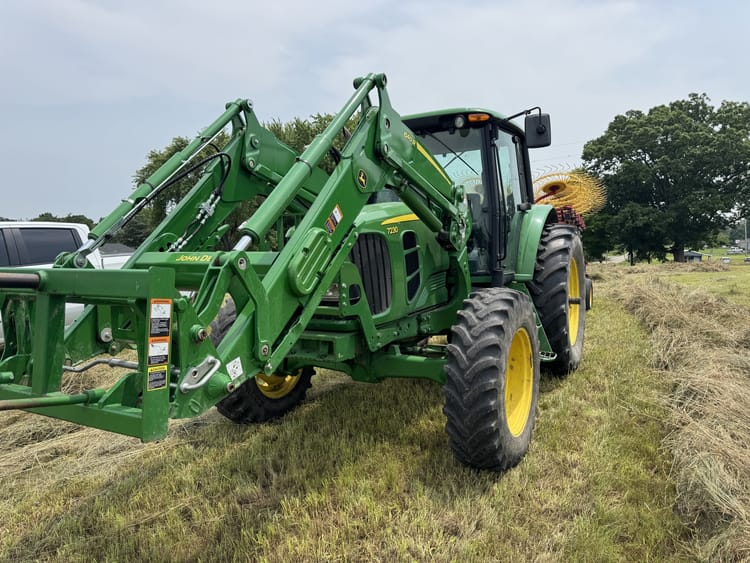 2008 John Deere 7230 Image