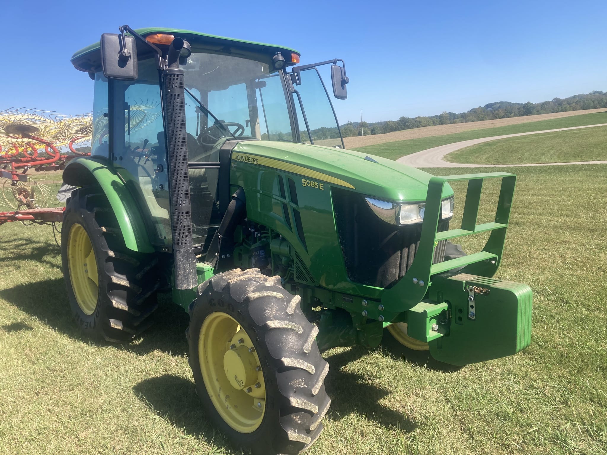 2016 John Deere 5085E Image
