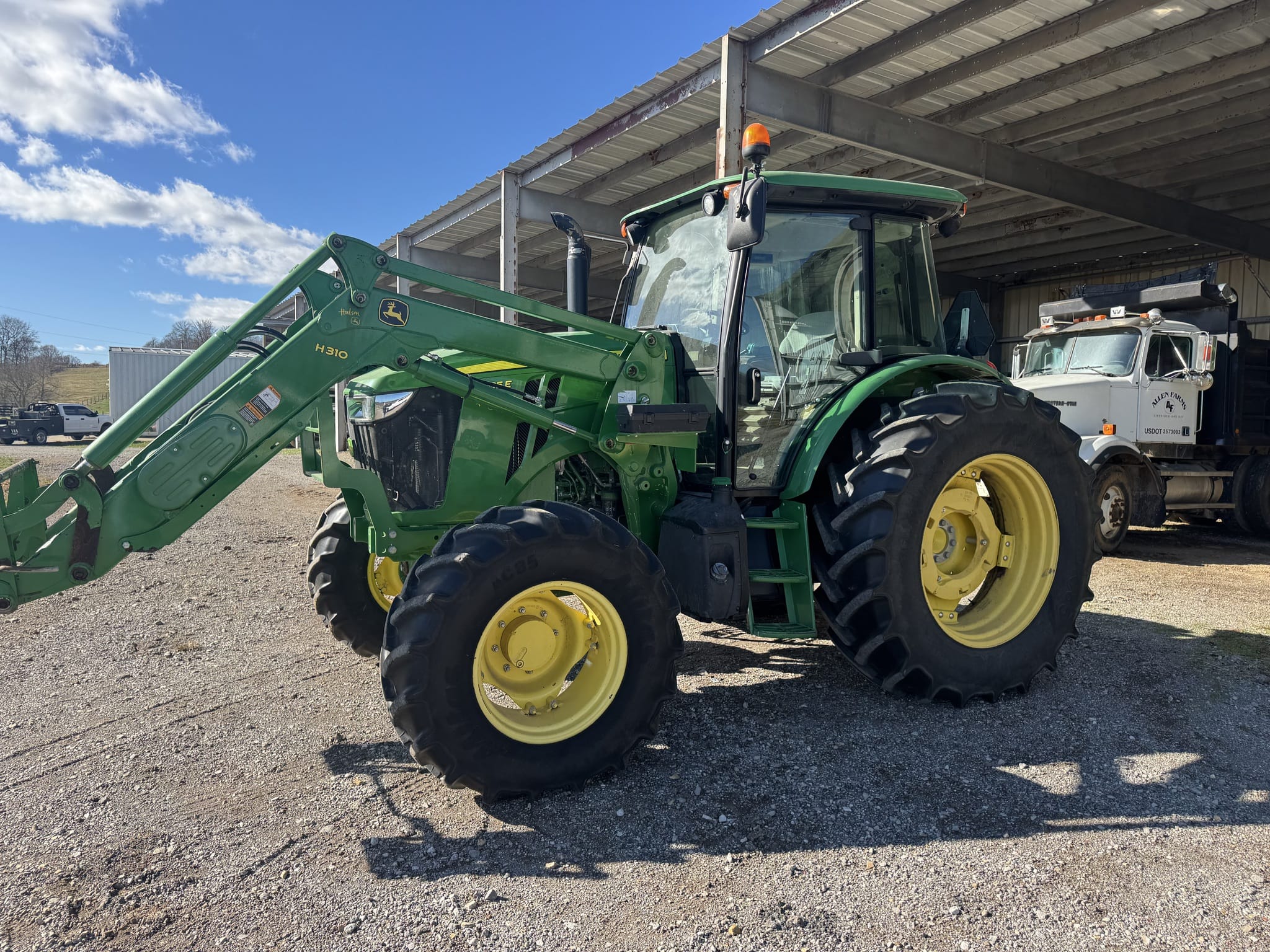 2018 John Deere 6105E Image