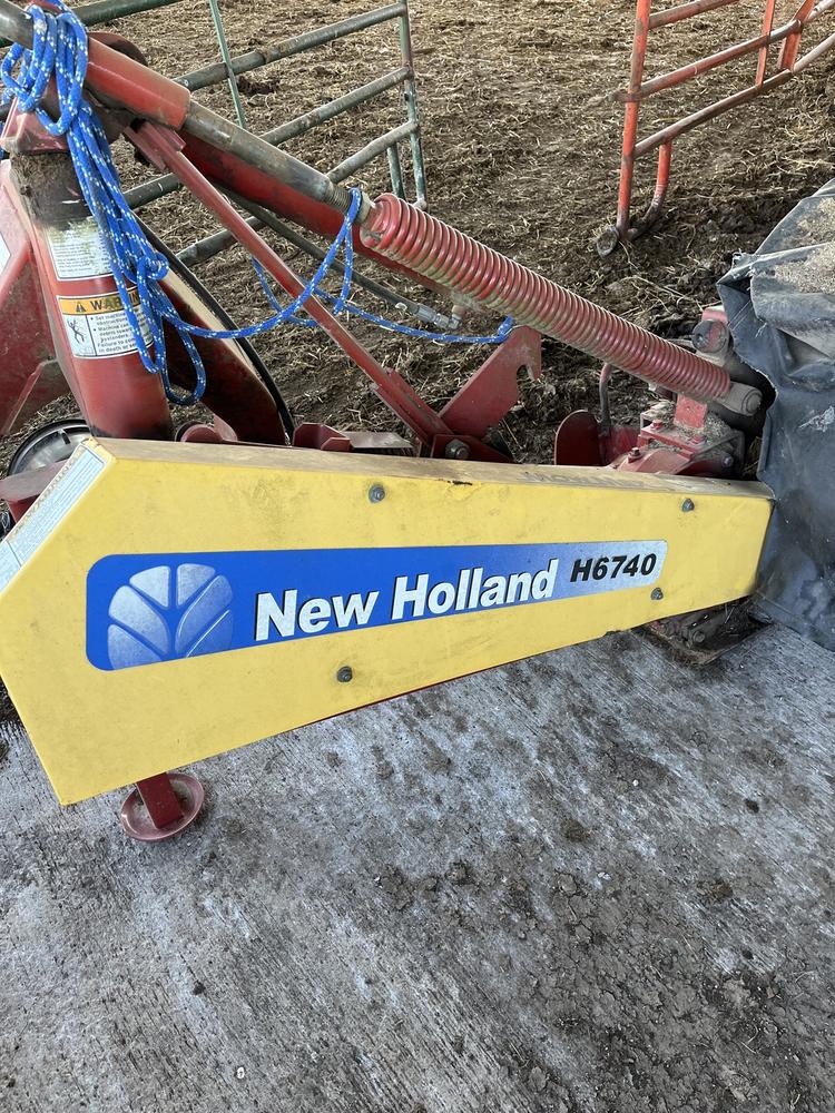 New Holland 6740